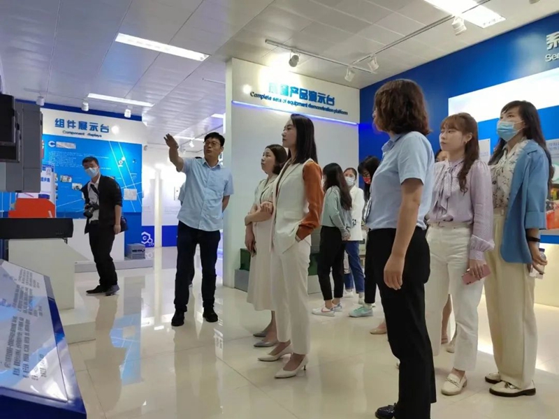 西驰电气与西安交通工程学院举行校企合作签约暨揭牌仪式(图7) 西驰电气与西安交通工程学院举行校企合作签约暨揭牌仪式(图7)