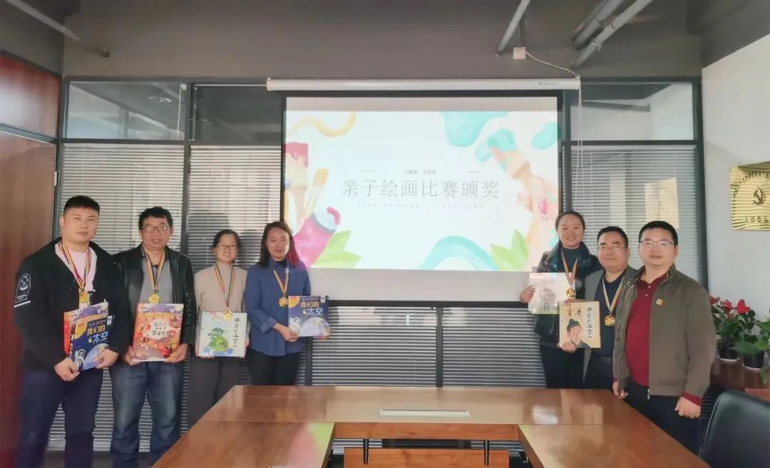 小画笔·大世界主题亲子绘画比赛完美落幕(图20) 小画笔·大世界主题亲子绘画比赛完美落幕(图20)